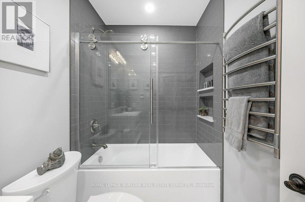 Photo 19 of 2044 Broadleaf Crescent, Burlington ON