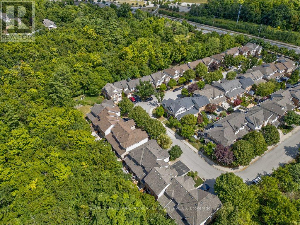 Photo 2 of 2044 Broadleaf Crescent, Burlington ON