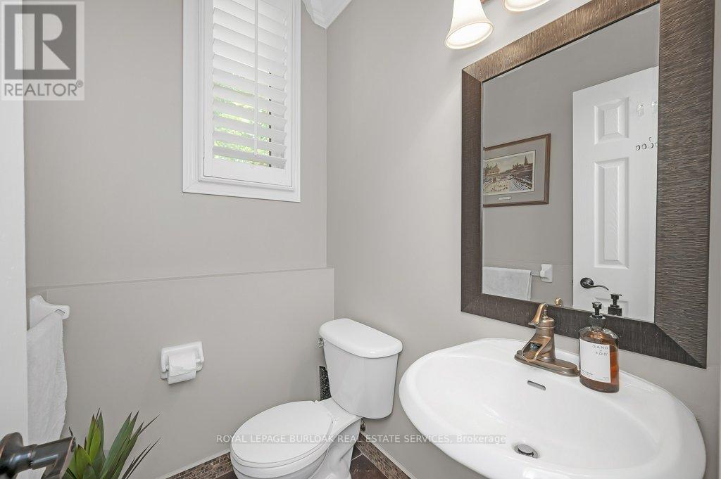 Photo 21 of 2044 Broadleaf Crescent, Burlington ON