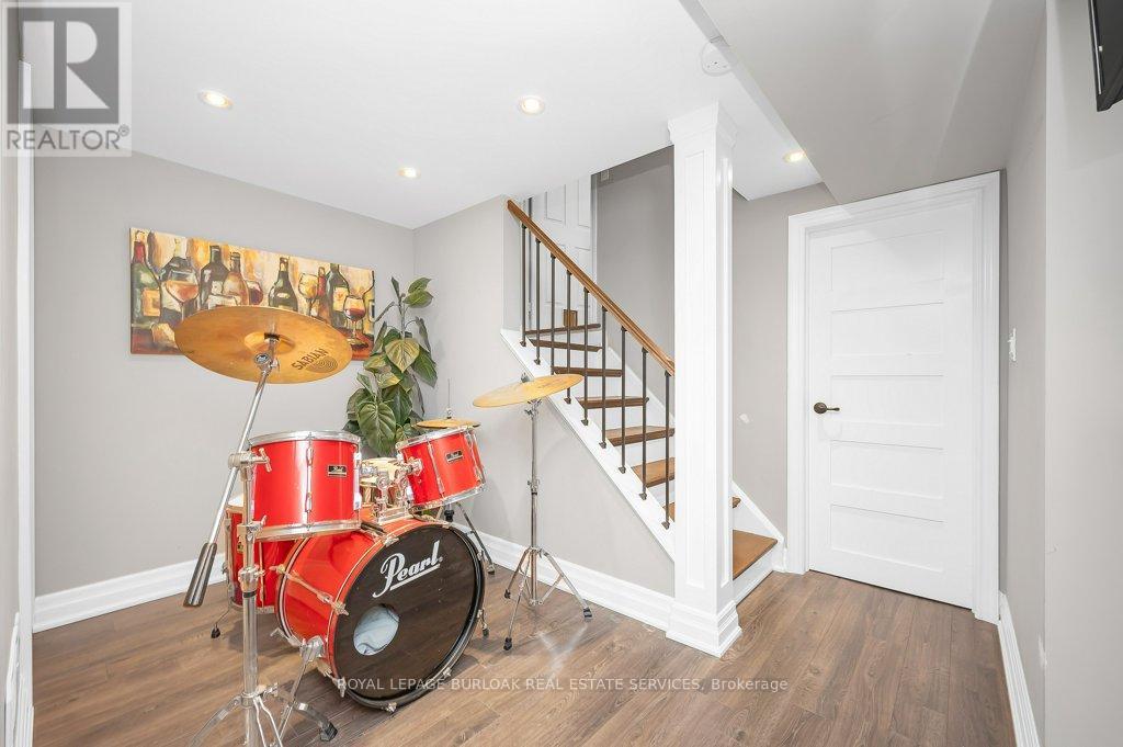 Photo 24 of 2044 Broadleaf Crescent, Burlington ON