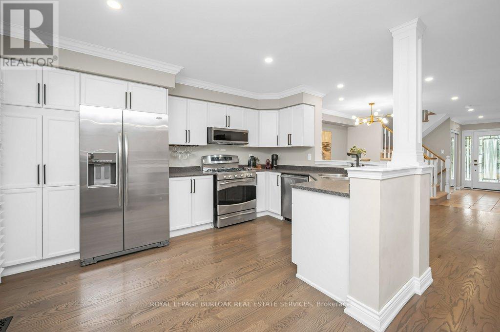Photo 6 of 2044 Broadleaf Crescent, Burlington ON