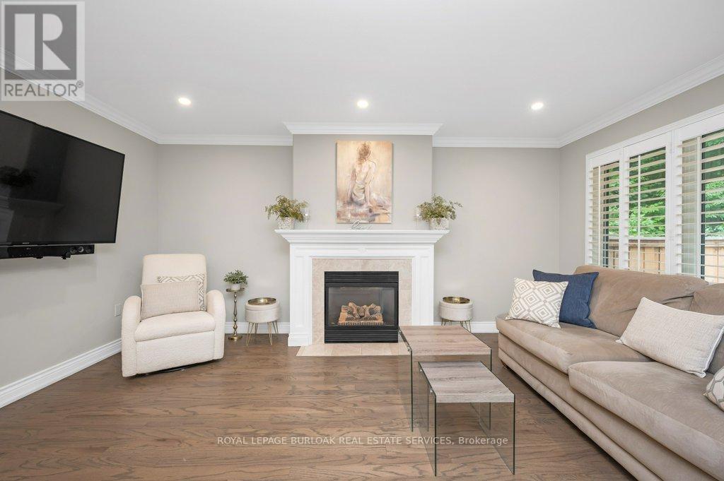 Photo 7 of 2044 Broadleaf Crescent, Burlington ON