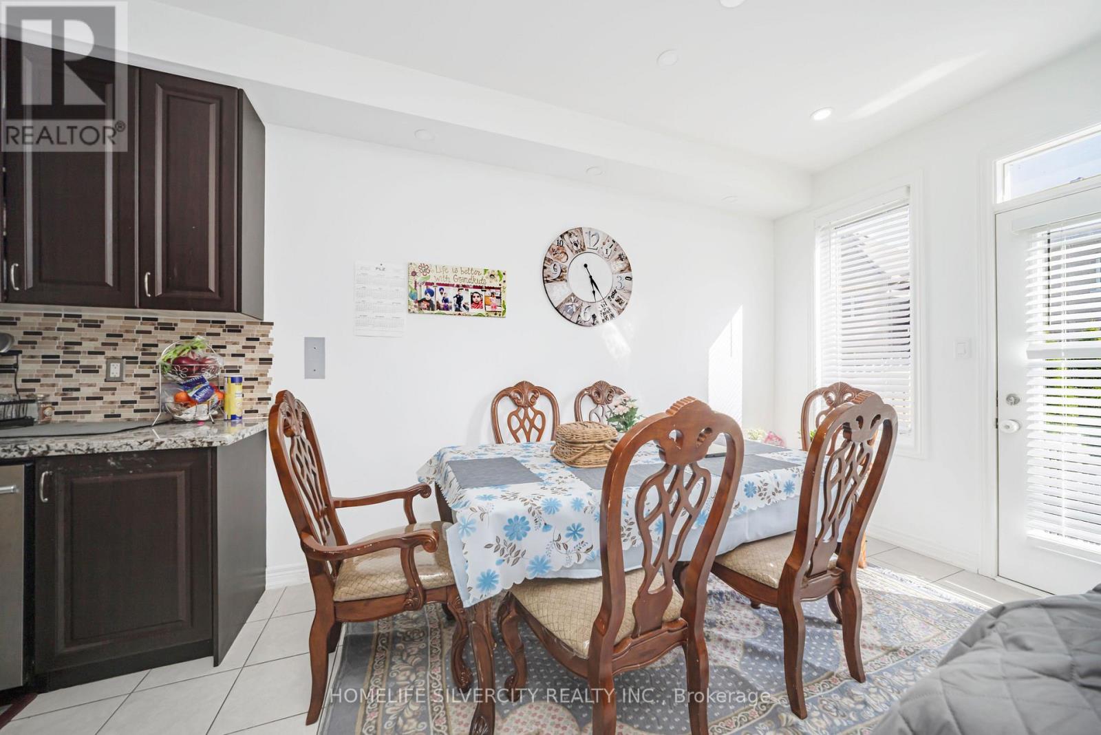 Photo 12 of 28 Yellow Sorrel Road, Brampton ON