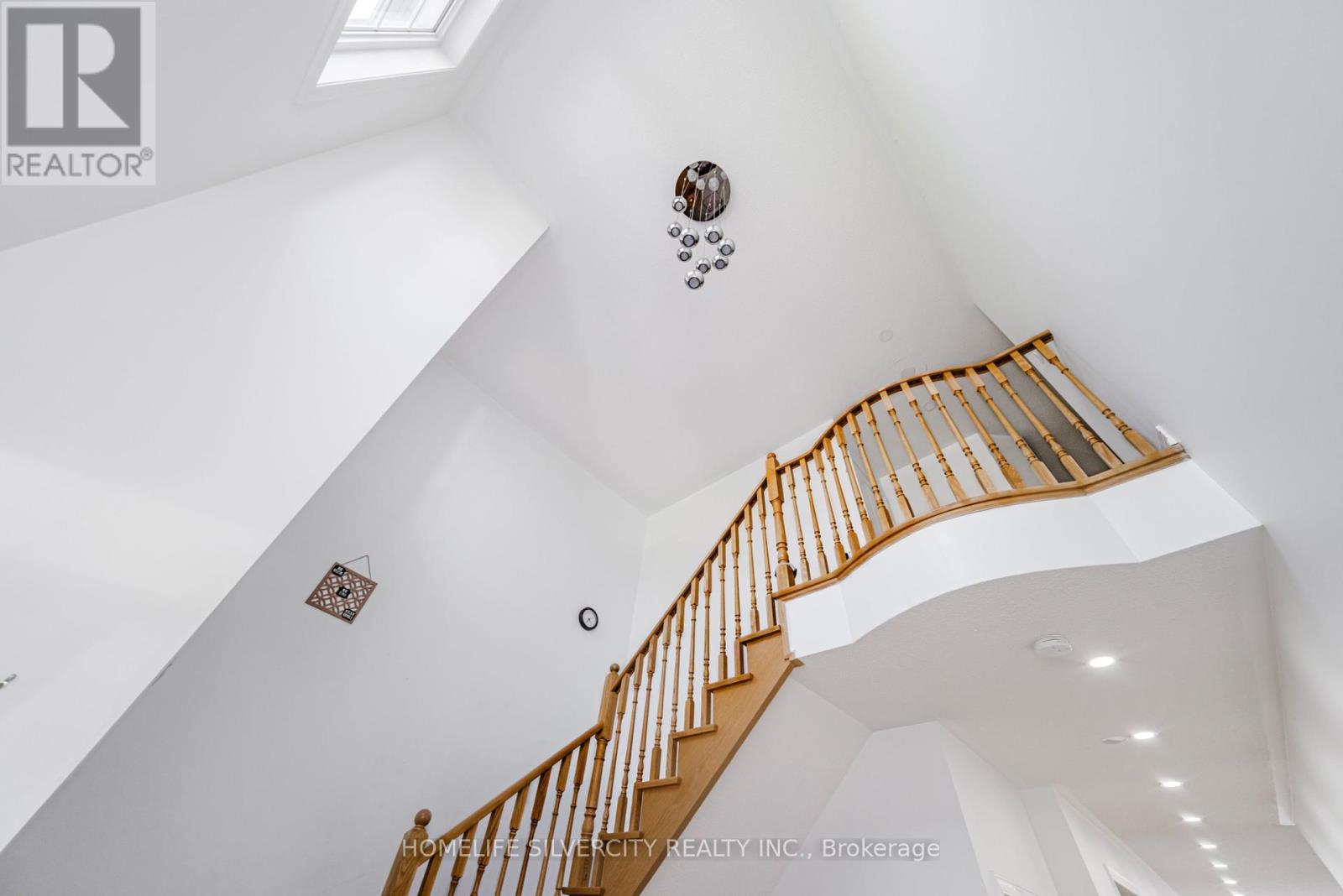 Photo 20 of 28 Yellow Sorrel Road, Brampton ON