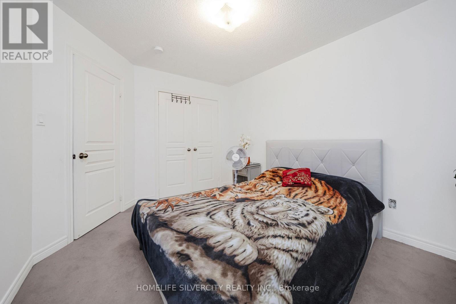 Photo 22 of 28 Yellow Sorrel Road, Brampton ON
