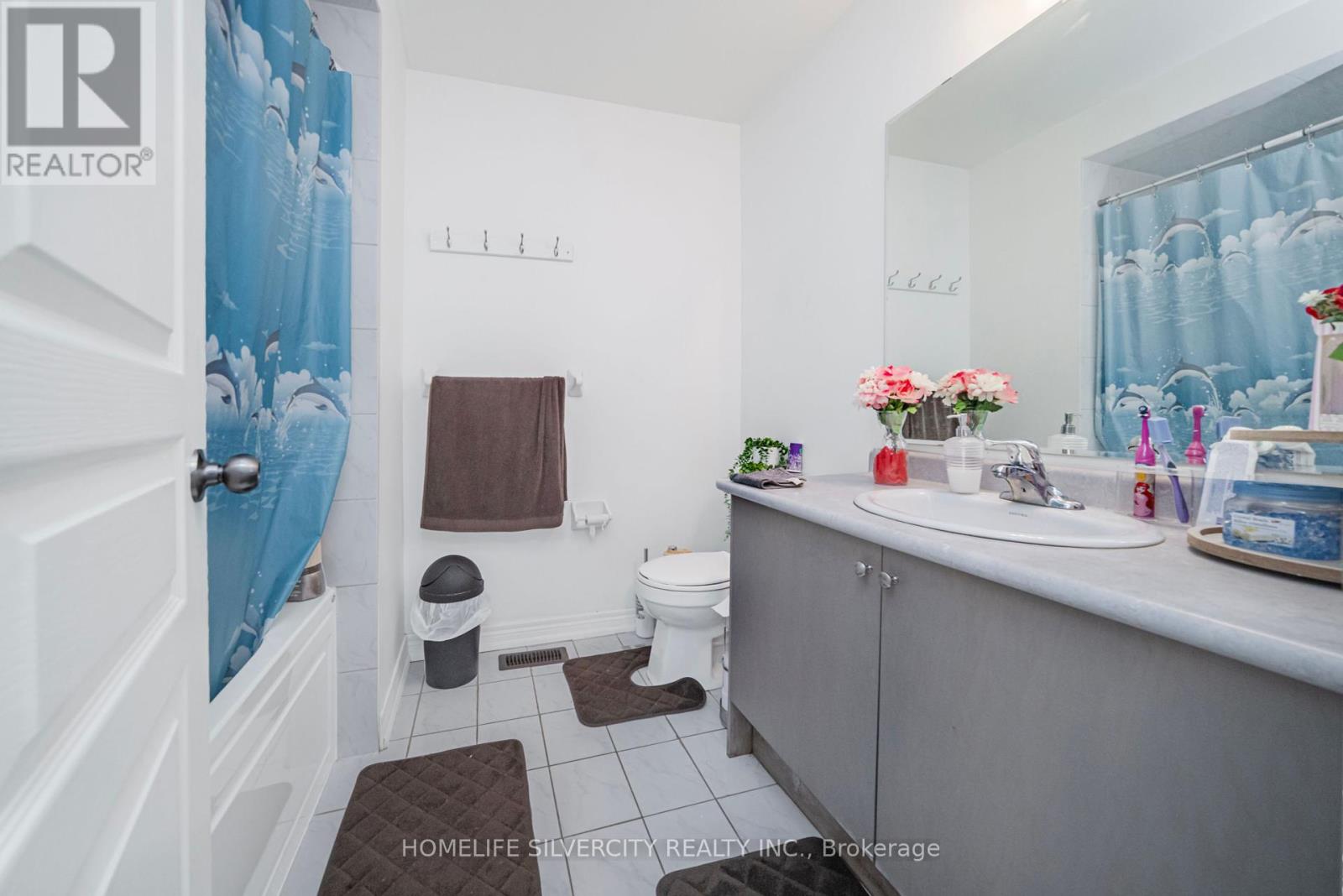 Photo 23 of 28 Yellow Sorrel Road, Brampton ON
