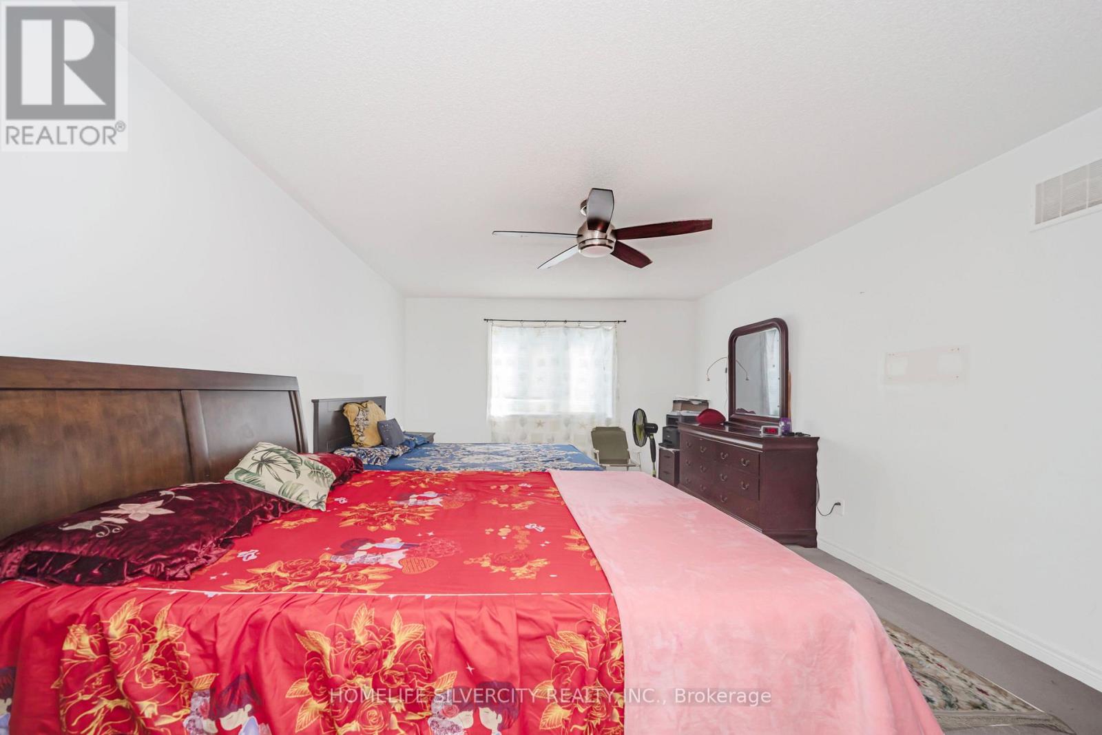 Photo 25 of 28 Yellow Sorrel Road, Brampton ON