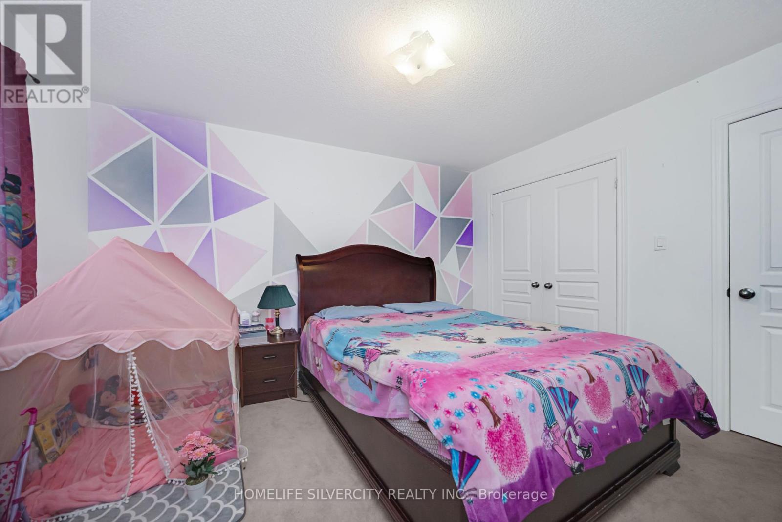Photo 29 of 28 Yellow Sorrel Road, Brampton ON