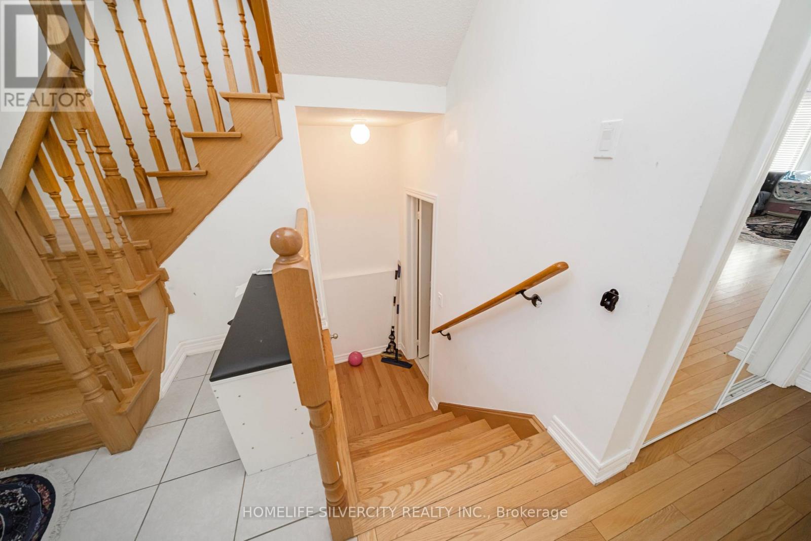 Photo 31 of 28 Yellow Sorrel Road, Brampton ON