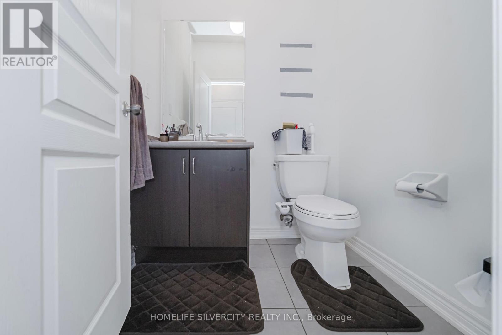 Photo 32 of 28 Yellow Sorrel Road, Brampton ON
