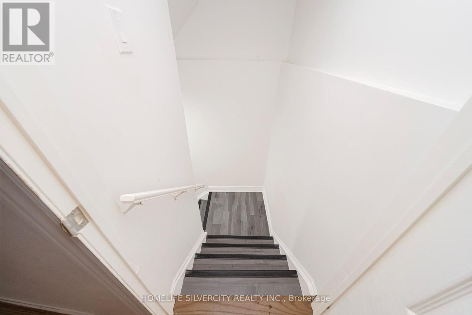 Photo 33 of 28 Yellow Sorrel Road, Brampton ON
