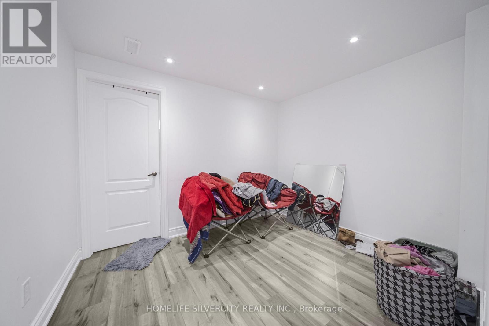 Photo 37 of 28 Yellow Sorrel Road, Brampton ON