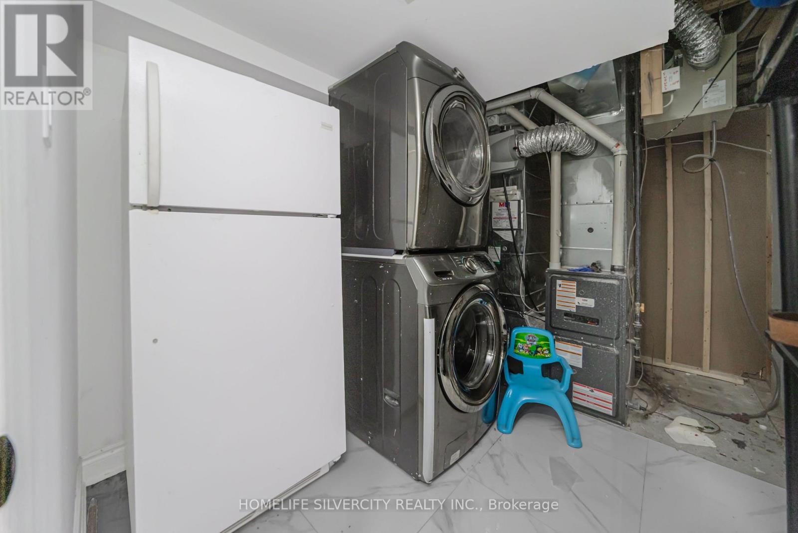Photo 38 of 28 Yellow Sorrel Road, Brampton ON