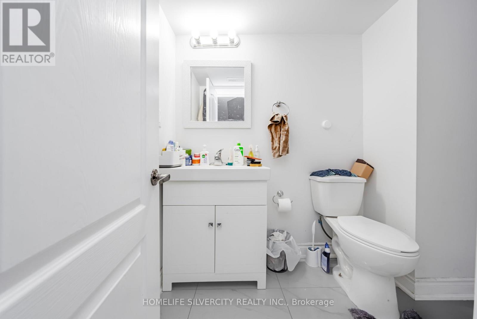 Photo 39 of 28 Yellow Sorrel Road, Brampton ON