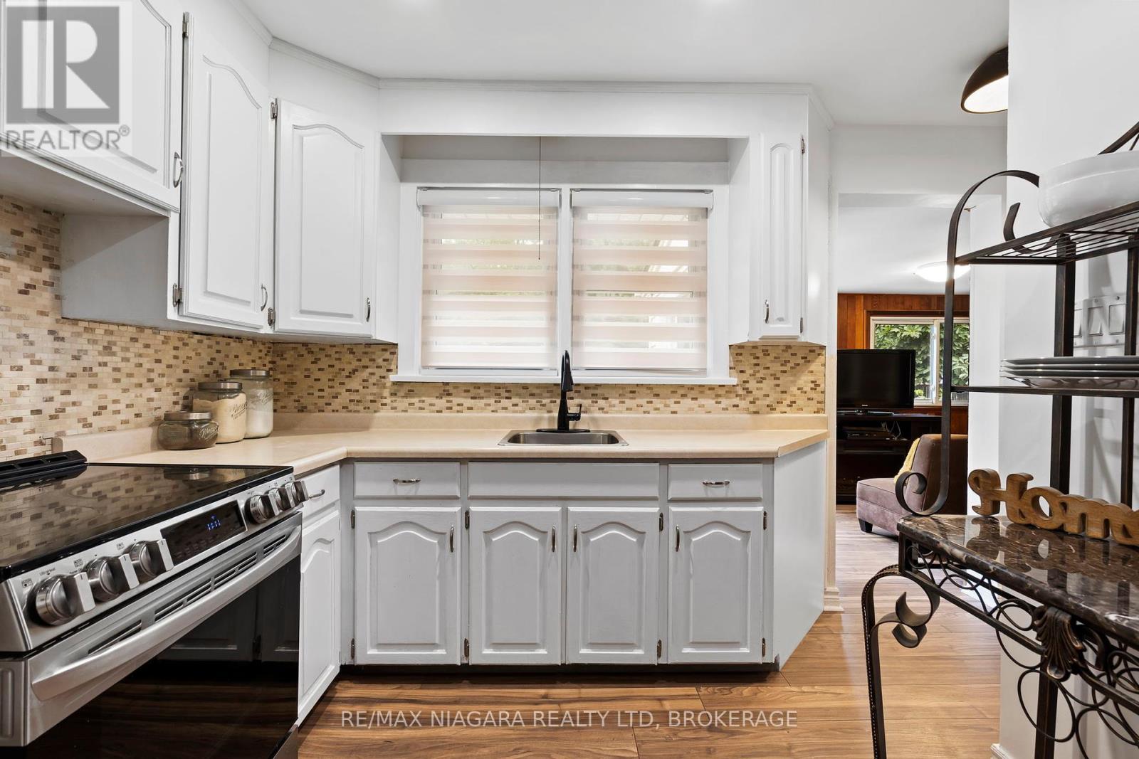 Photo 12 of 3416 Sheppard Crescent, Niagara Falls ON