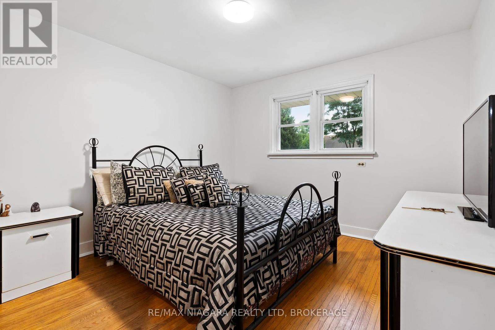 Photo 17 of 3416 Sheppard Crescent, Niagara Falls ON