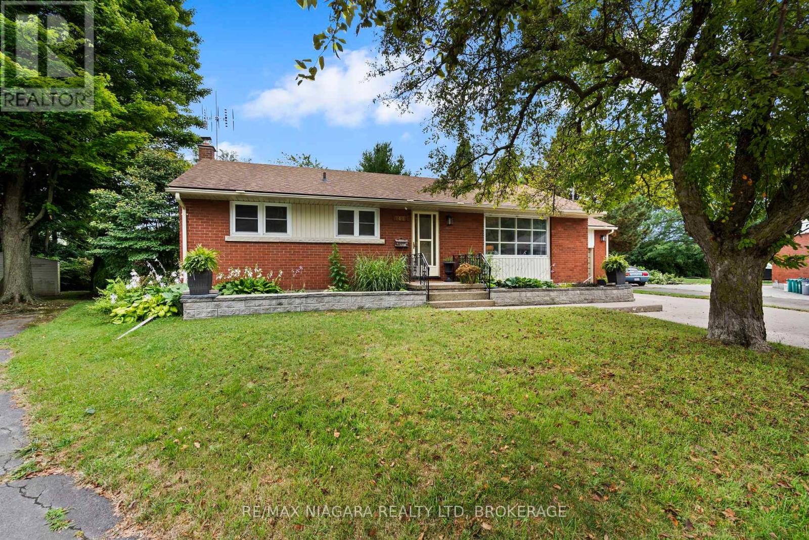 Photo 2 of 3416 Sheppard Crescent, Niagara Falls ON
