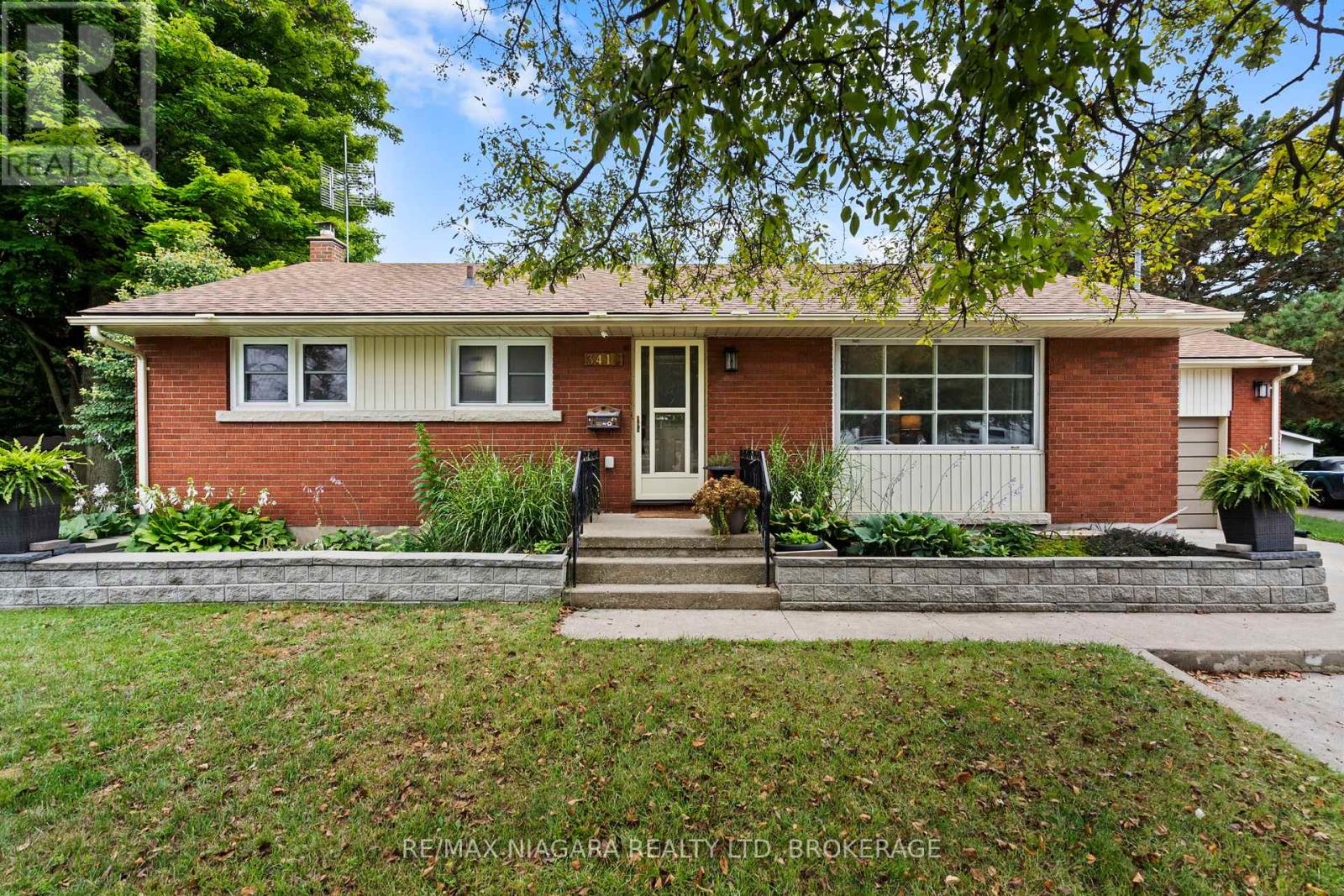 Photo 3 of 3416 Sheppard Crescent, Niagara Falls ON
