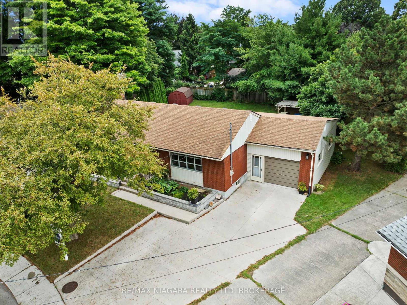 Photo 4 of 3416 Sheppard Crescent, Niagara Falls ON