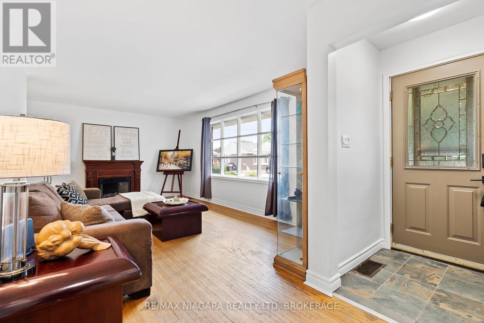 Photo 5 of 3416 Sheppard Crescent, Niagara Falls ON