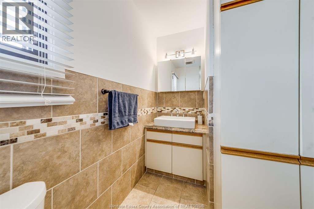 Photo 32 of 3169 Clemenceau Boulevard, Windsor ON