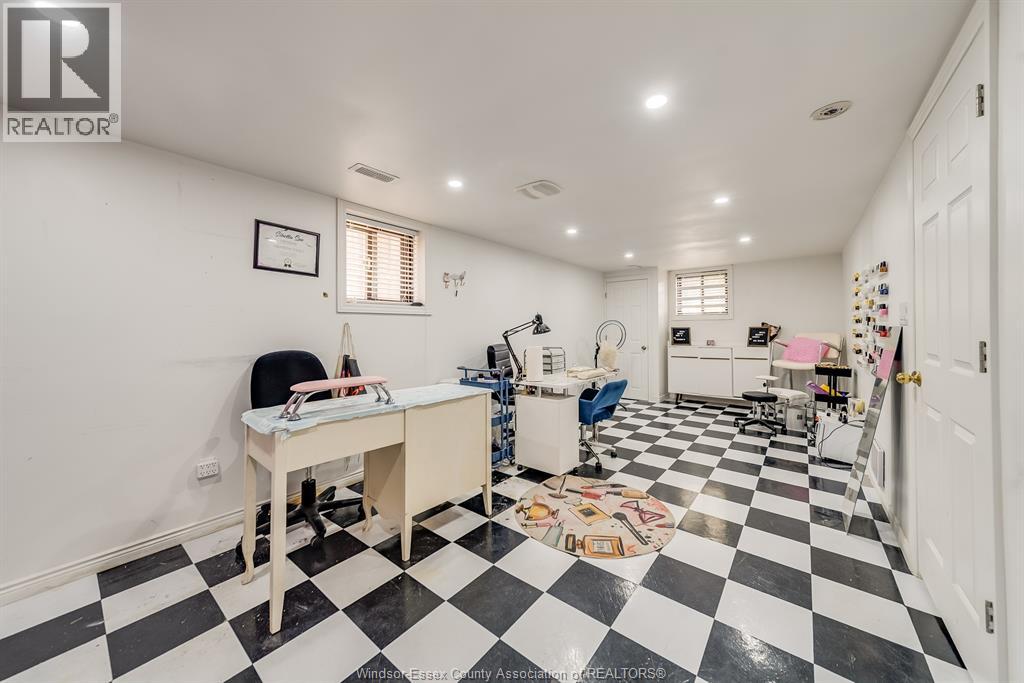 Photo 35 of 3169 Clemenceau Boulevard, Windsor ON
