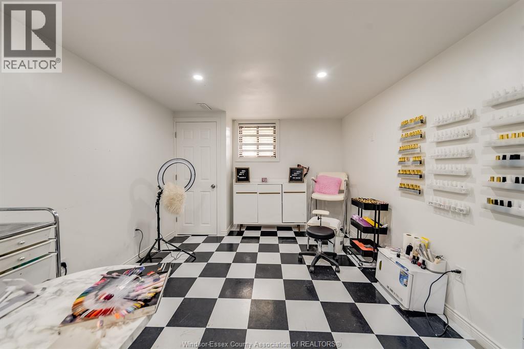 Photo 36 of 3169 Clemenceau Boulevard, Windsor ON