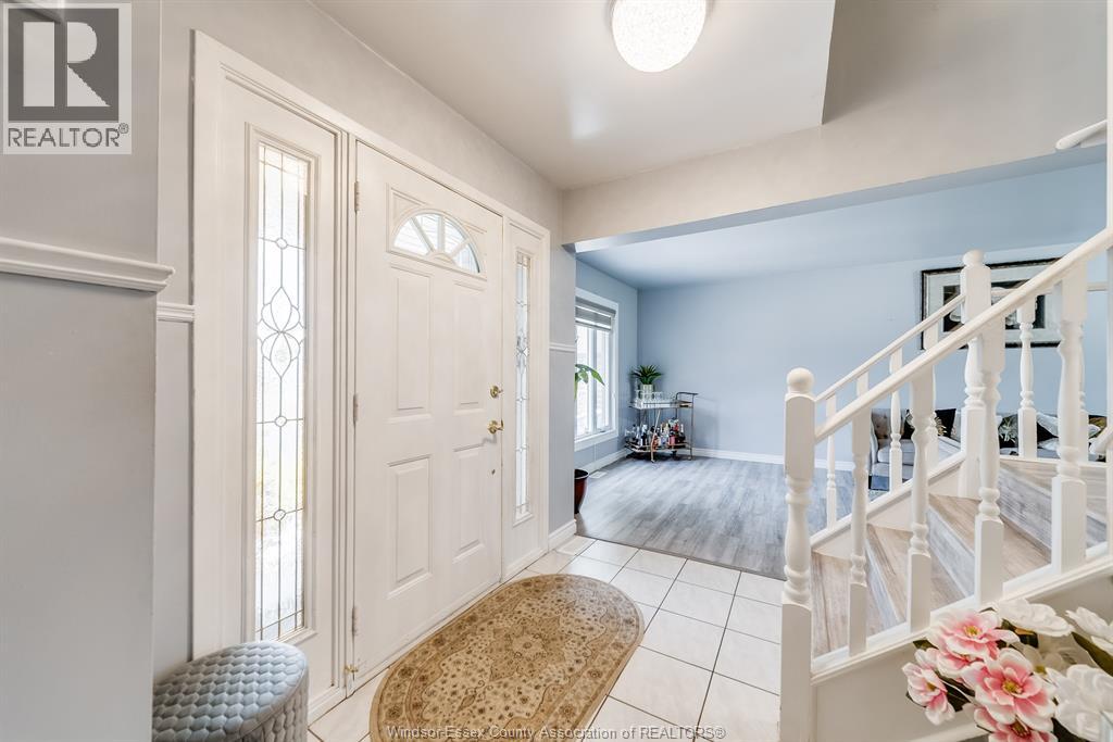 Photo 4 of 3169 Clemenceau Boulevard, Windsor ON