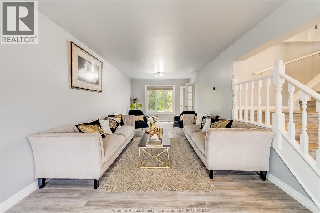Photo 8 of 3169 Clemenceau Boulevard, Windsor ON