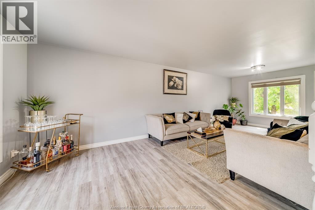 Photo 9 of 3169 Clemenceau Boulevard, Windsor ON