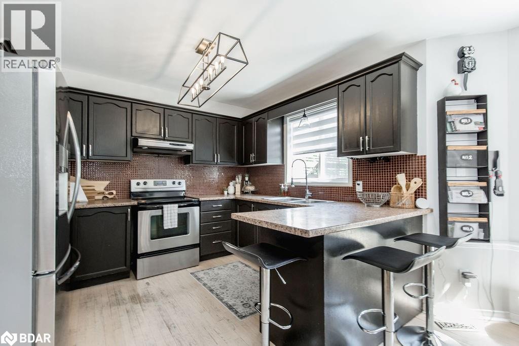 Photo 17 of 33 Etherington Crescent, Barrie ON