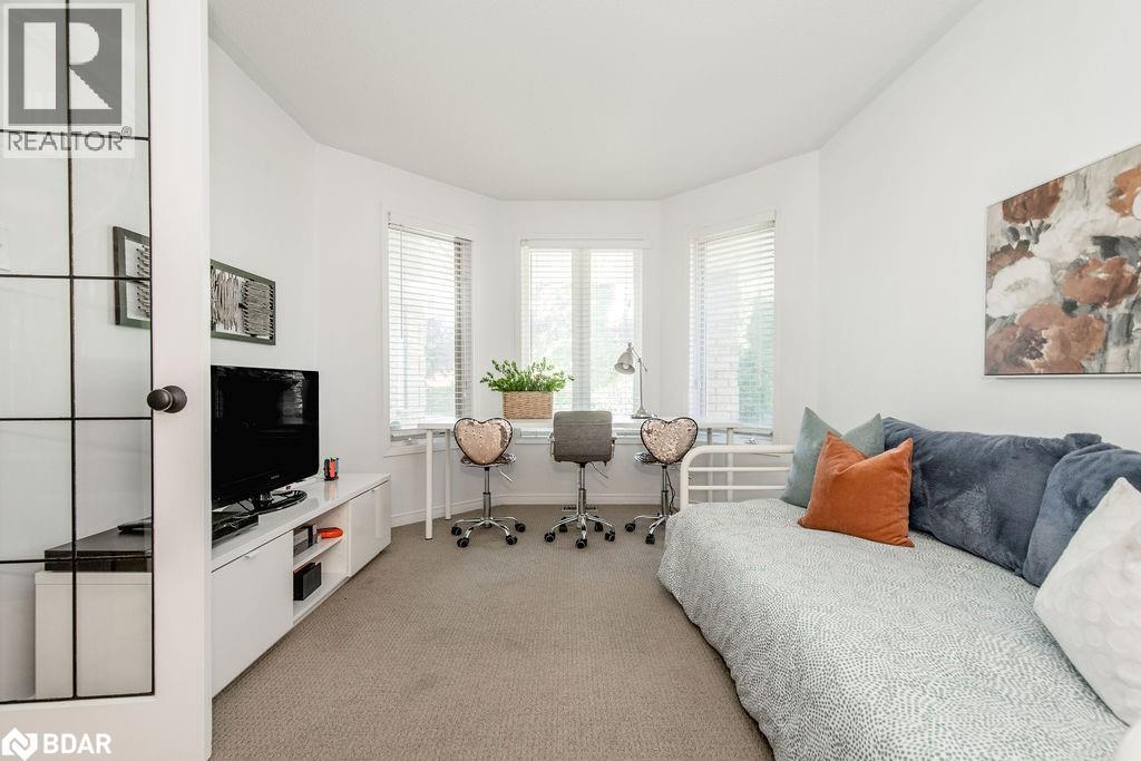 Photo 12 of 33 Etherington Crescent, Barrie ON