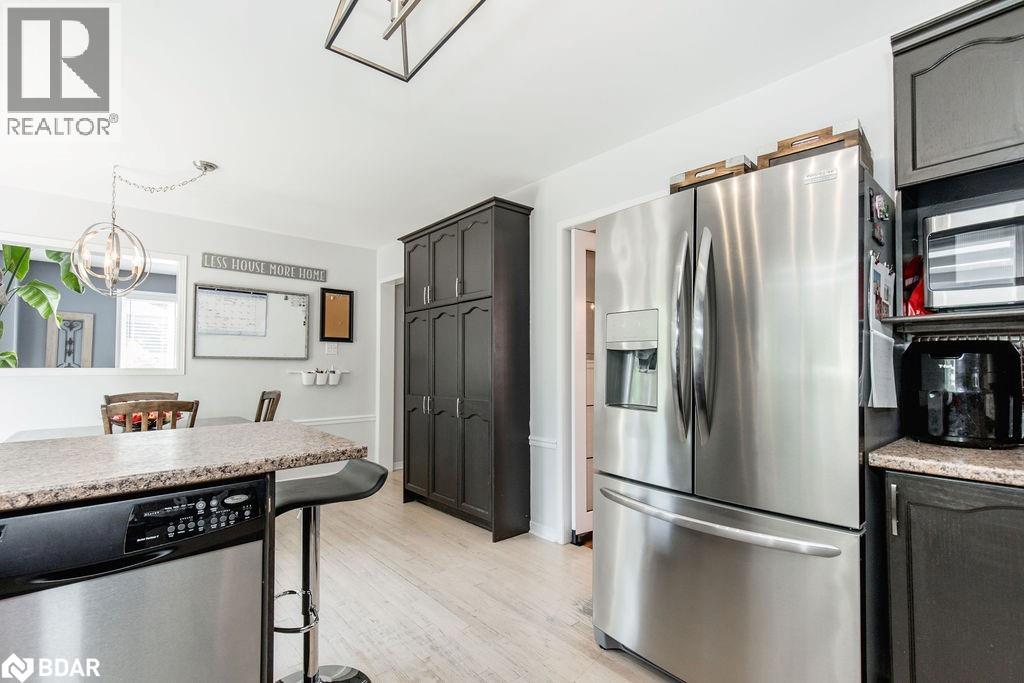 Photo 19 of 33 Etherington Crescent, Barrie ON