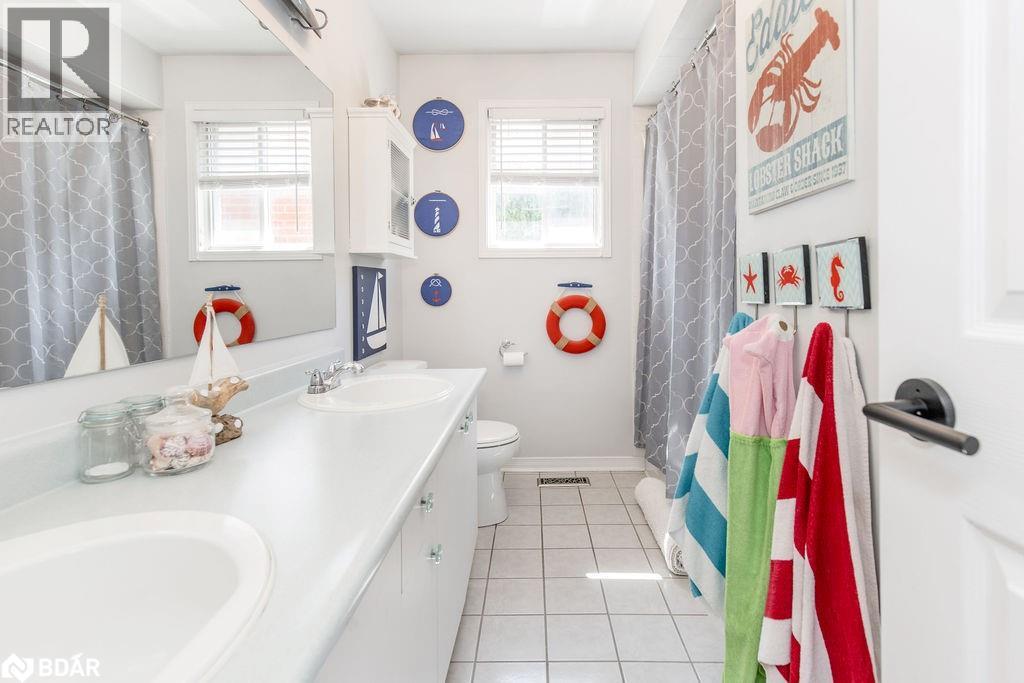 Photo 25 of 33 Etherington Crescent, Barrie ON