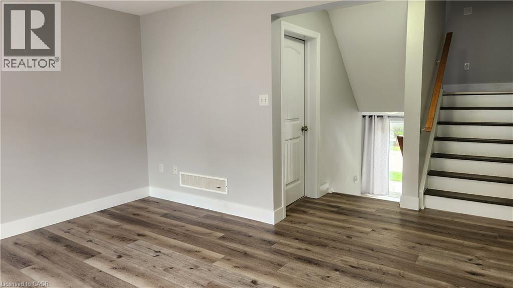 Photo 9 of 12 Poplar Drive Unit 35, Cambridge ON