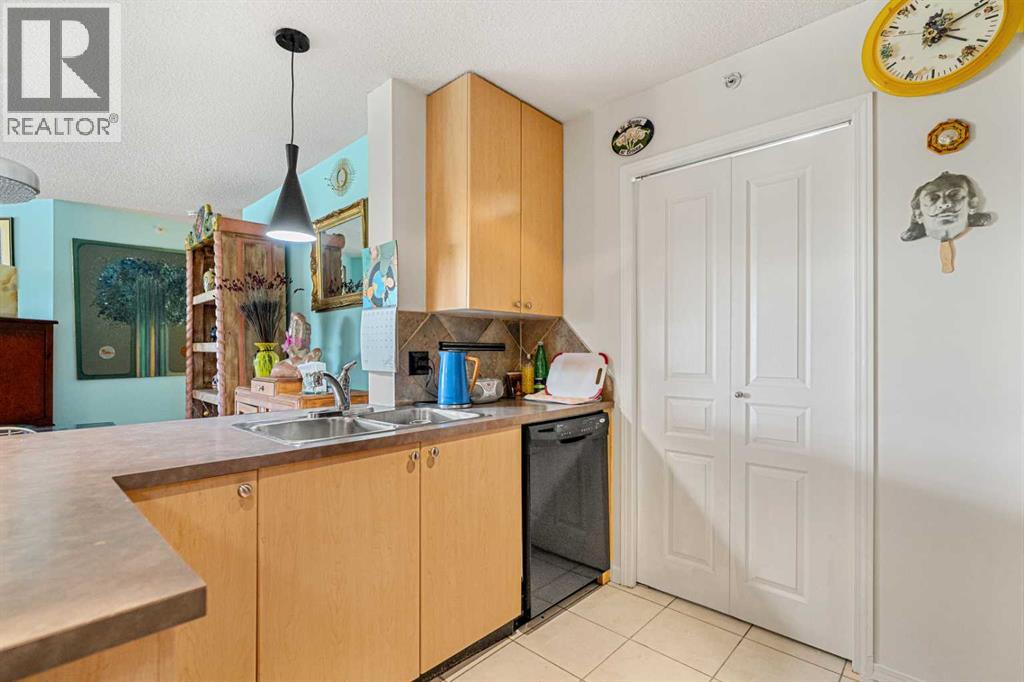 Single Family House for Sale in   Richard Place SW Lincoln Park Calgary 