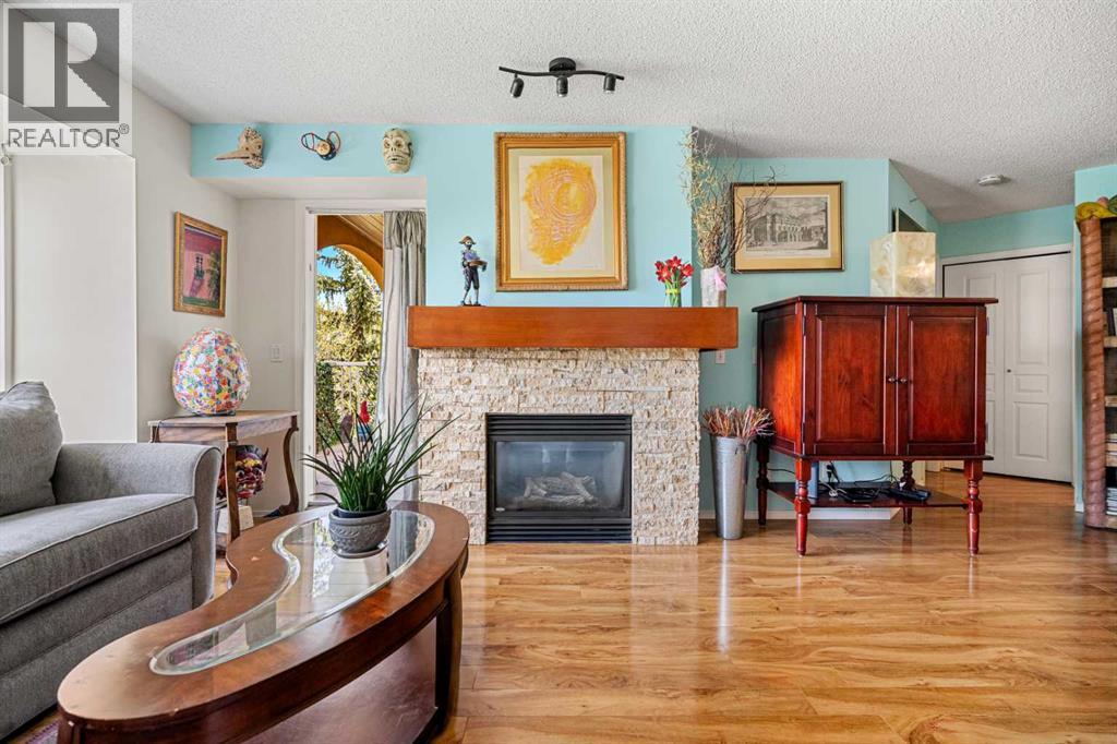 Single Family House for Sale in   Richard Place SW Lincoln Park Calgary 