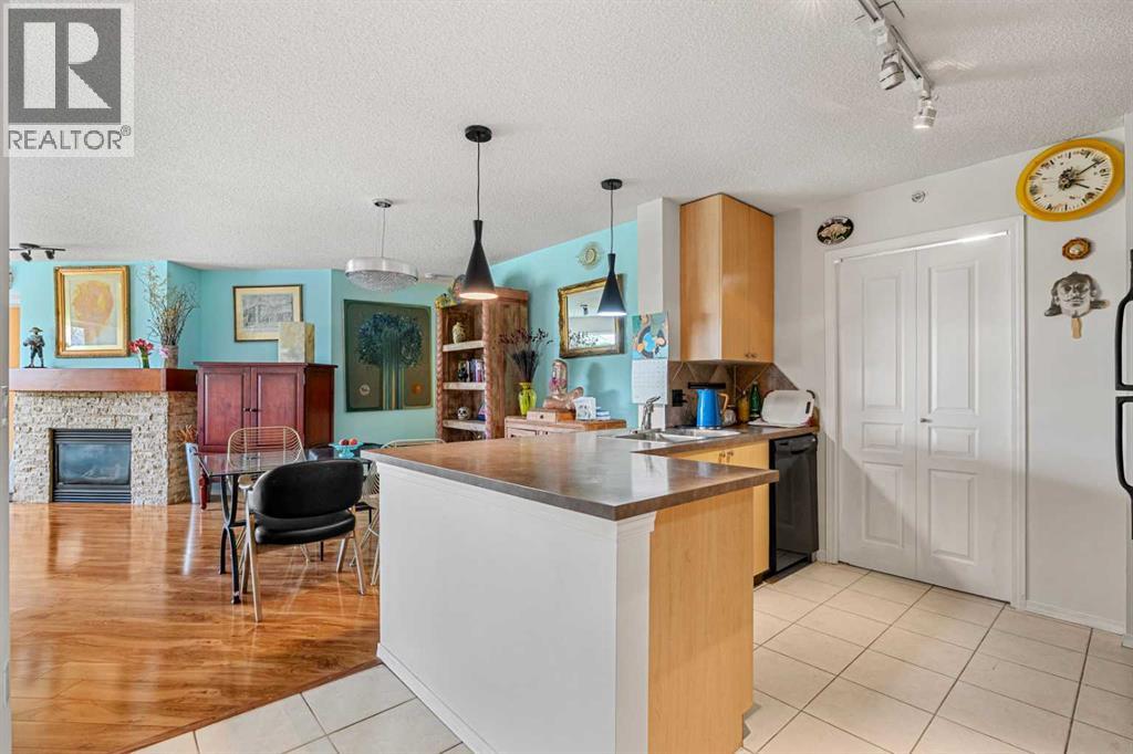 Single Family House for Sale in   Richard Place SW Lincoln Park Calgary 