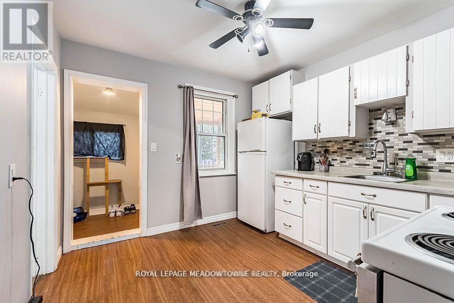 Photo 11 of 77 Province Street N, Hamilton ON