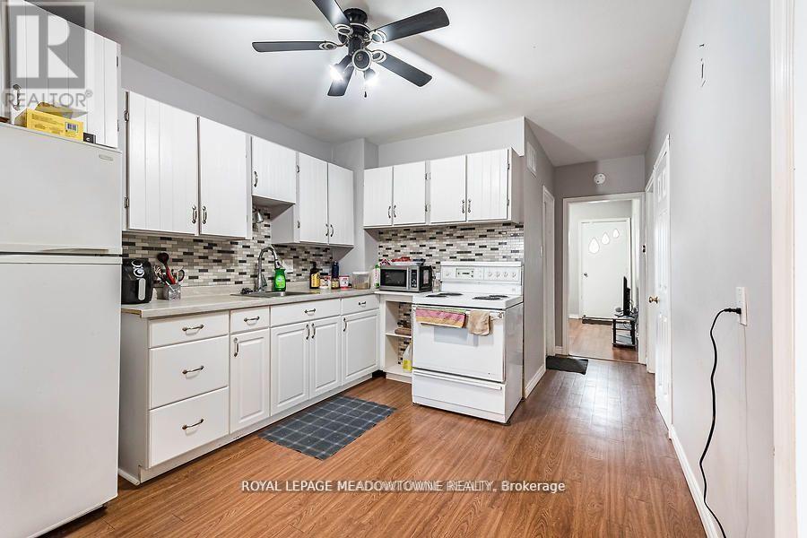 Photo 13 of 77 Province Street N, Hamilton ON