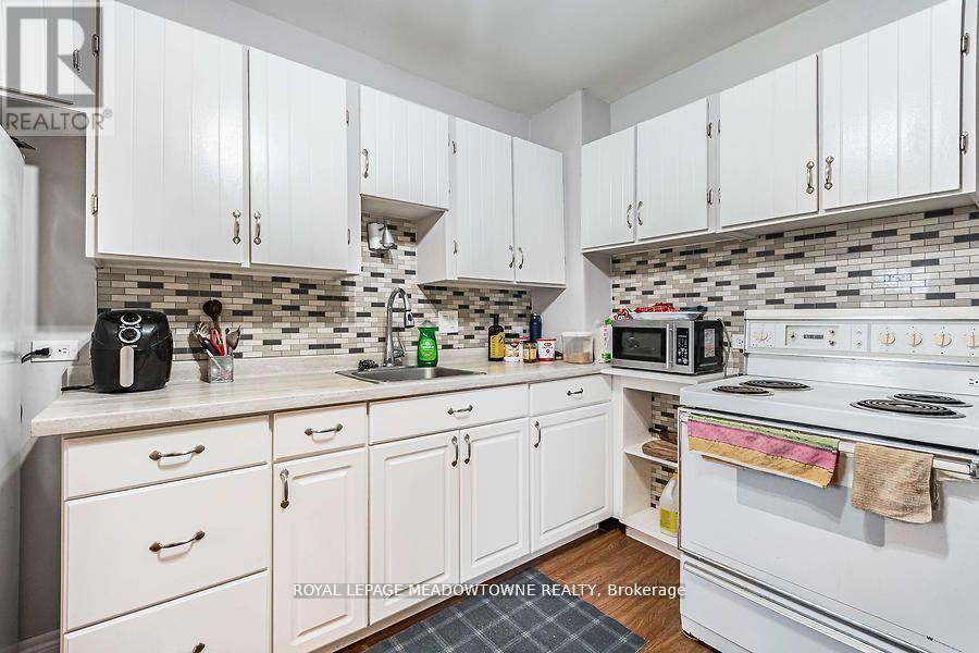 Photo 15 of 77 Province Street N, Hamilton ON