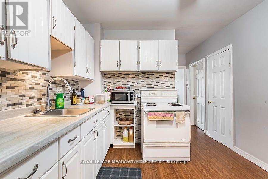 Photo 17 of 77 Province Street N, Hamilton ON