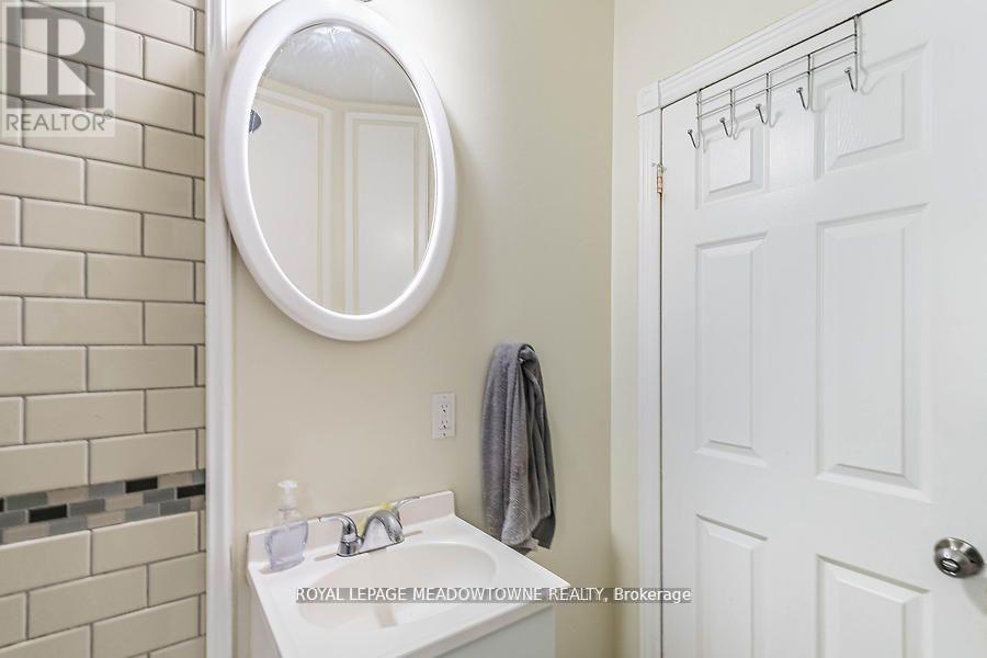 Photo 25 of 77 Province Street N, Hamilton ON