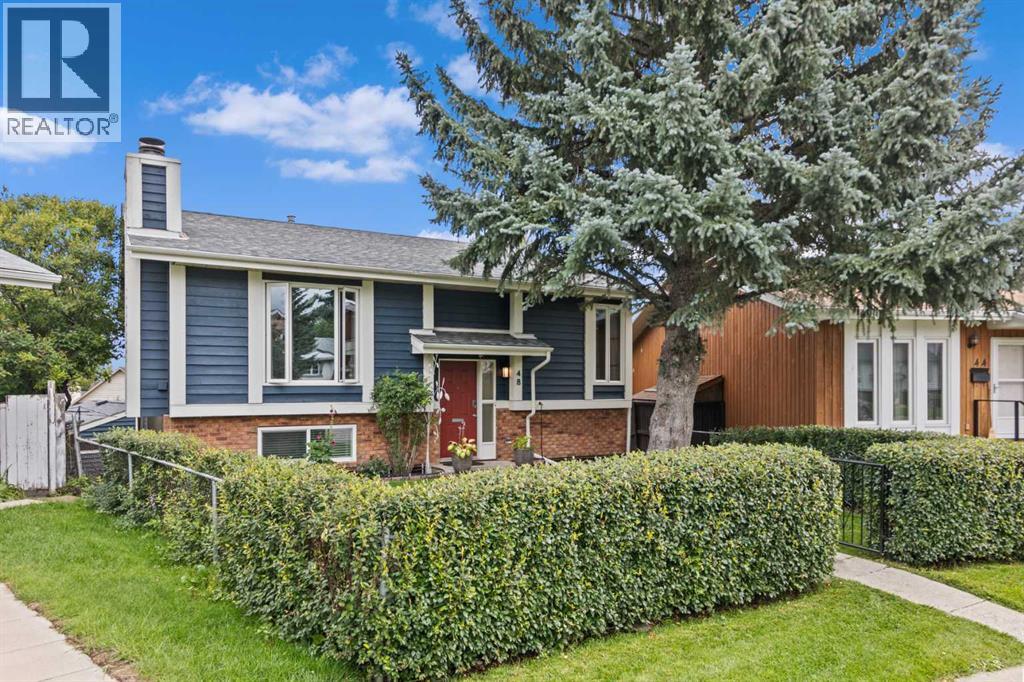 Single Family House Bi-level for Sale in  Shawcliffe Place SW Shawnessy Calgary 