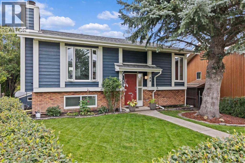Single Family House Bi-level for Sale in  Shawcliffe Place SW Shawnessy Calgary 