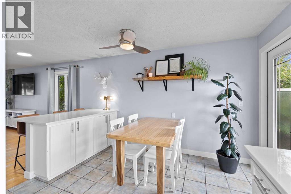 Single Family House Bi-level for Sale in  Shawcliffe Place SW Shawnessy Calgary 