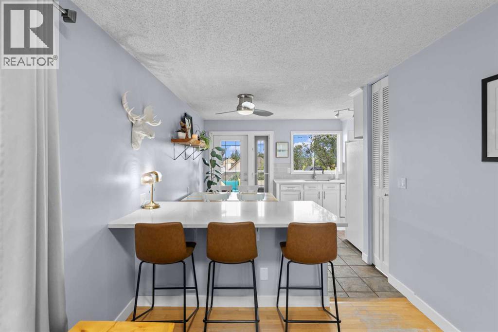 Single Family House Bi-level for Sale in  Shawcliffe Place SW Shawnessy Calgary 