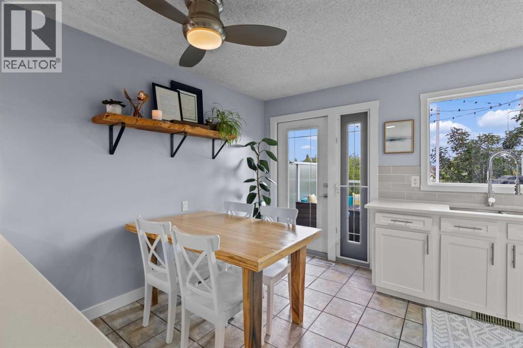 Single Family House Bi-level for Sale in  Shawcliffe Place SW Shawnessy Calgary 