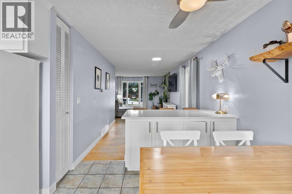 Single Family House Bi-level for Sale in  Shawcliffe Place SW Shawnessy Calgary 