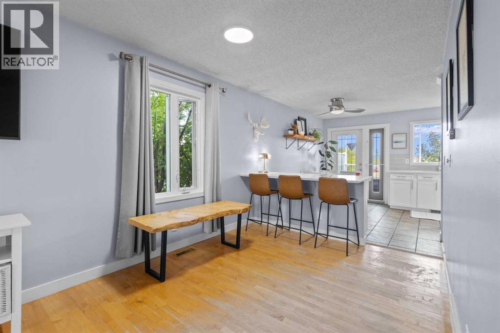 Single Family House Bi-level for Sale in  Shawcliffe Place SW Shawnessy Calgary 